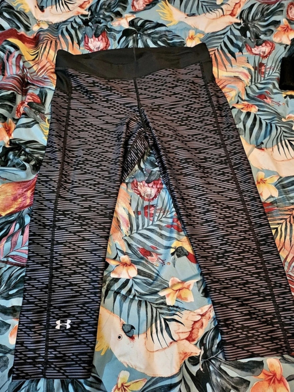 Under Armour Women's Abstract Athletic Leggings in Black & Blue